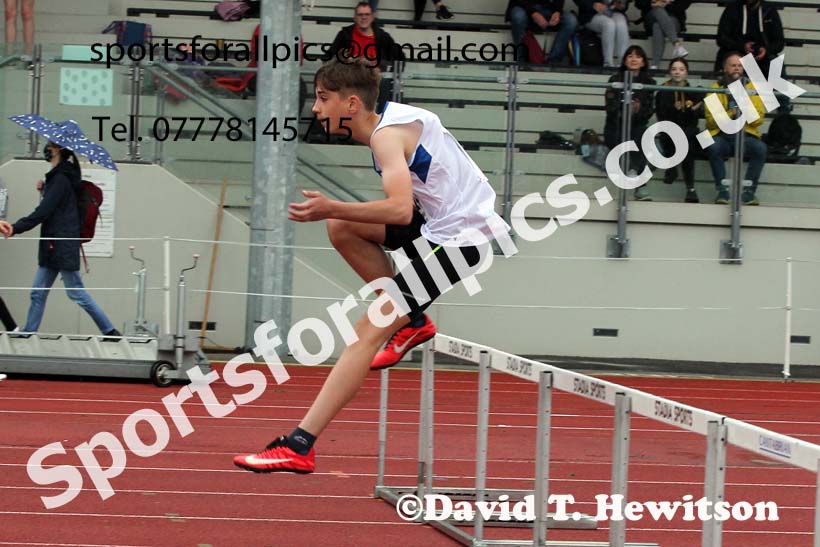 Mens and Boys hurdles, 2021 North Eastern Track and Field Champs., Middesbrough. Photo: David T. Hewitson/Sports for All Pics